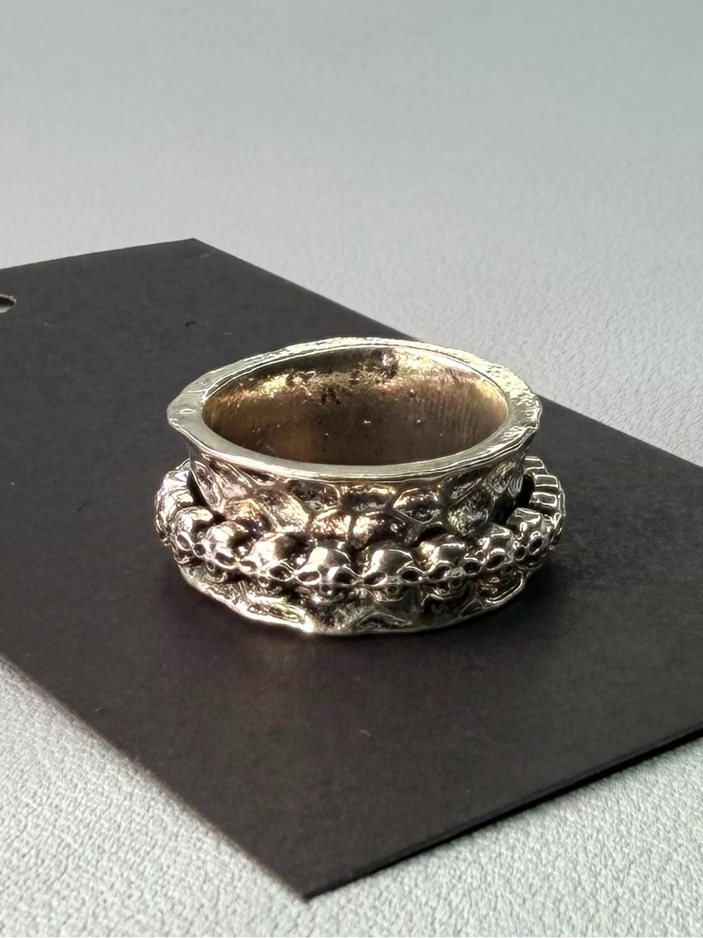 Silver Skull Chain Accent Band Ring - Spinner